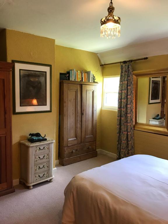 Corriebeg Cottage room 3